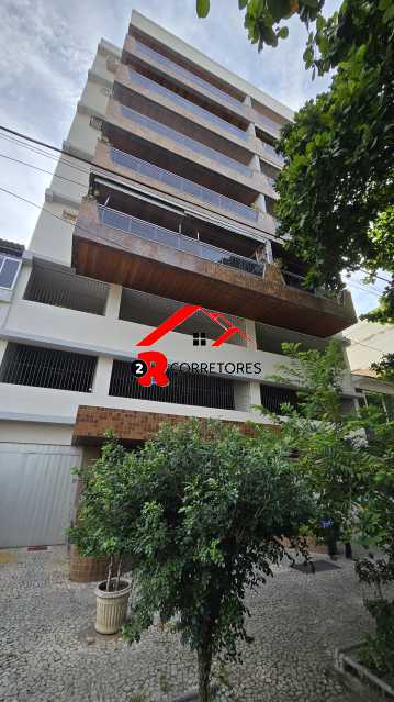 Apartamento à venda com 3 quartos, 131m² - Foto 2