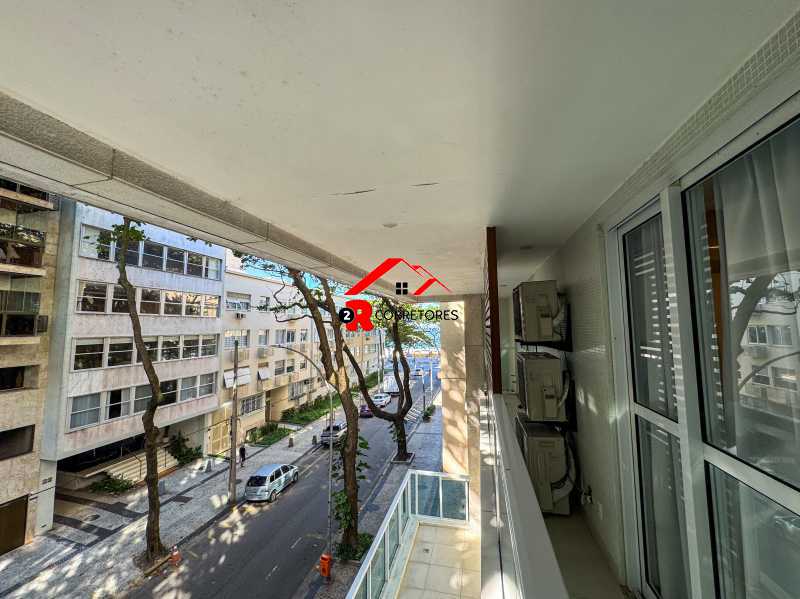 Apartamento à venda com 3 quartos, 199m² - Foto 9