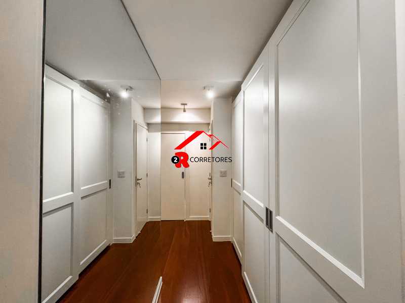Apartamento à venda com 3 quartos, 199m² - Foto 30