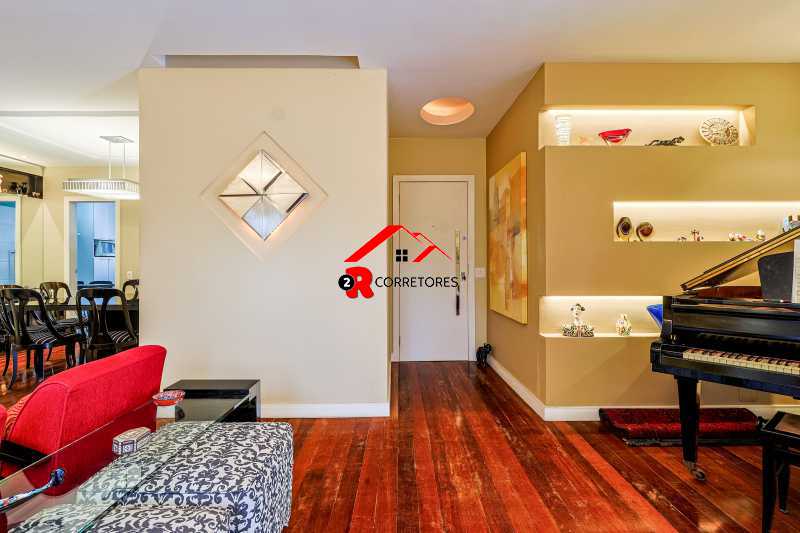 Apartamento à venda com 3 quartos, 150m² - Foto 1