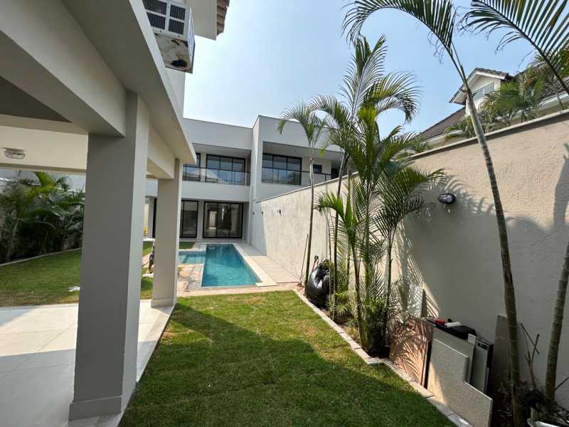 Casa de Condomínio à venda com 4 quartos, 285m² - Foto 13