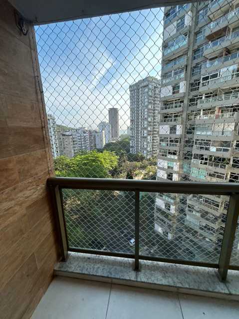 Apartamento à venda com 2 quartos, 82m² - Foto 3