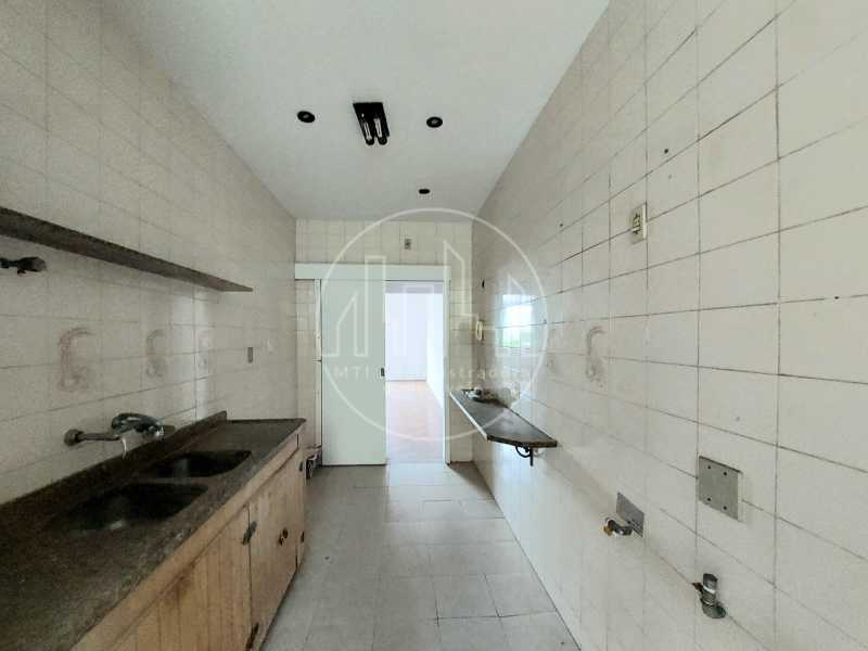 Apartamento à venda com 3 quartos, 135m² - Foto 19