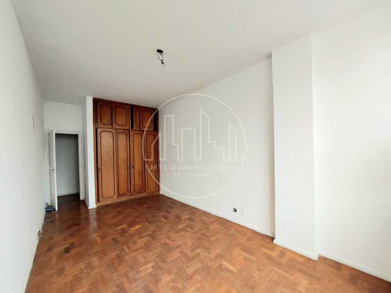 Apartamento à venda com 3 quartos, 135m² - Foto 7