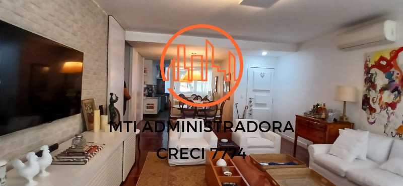 Apartamento à venda com 3 quartos, 160m² - Foto 1