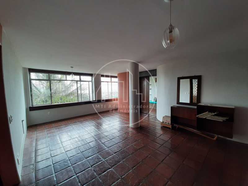 Apartamento à venda com 3 quartos, 150m² - Foto 1