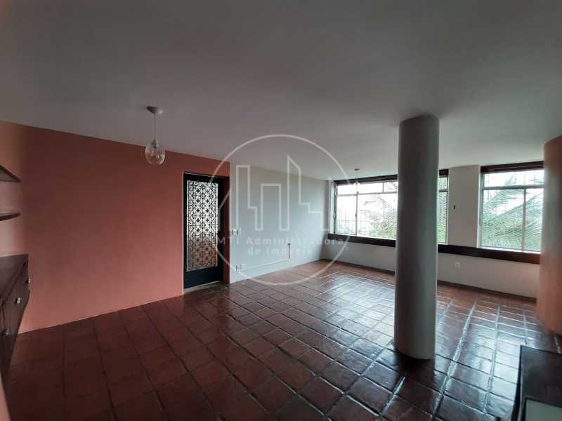 Apartamento à venda com 3 quartos, 150m² - Foto 2