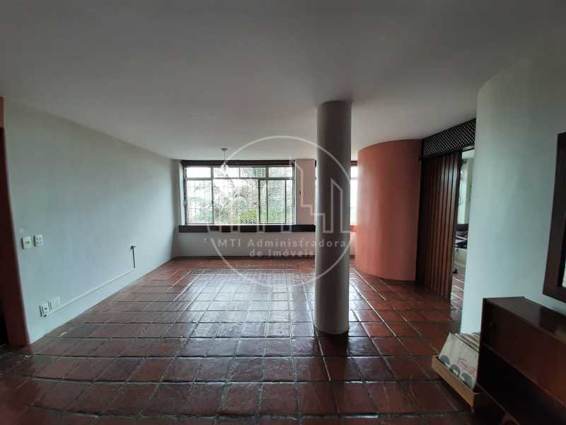 Apartamento à venda com 3 quartos, 150m² - Foto 3