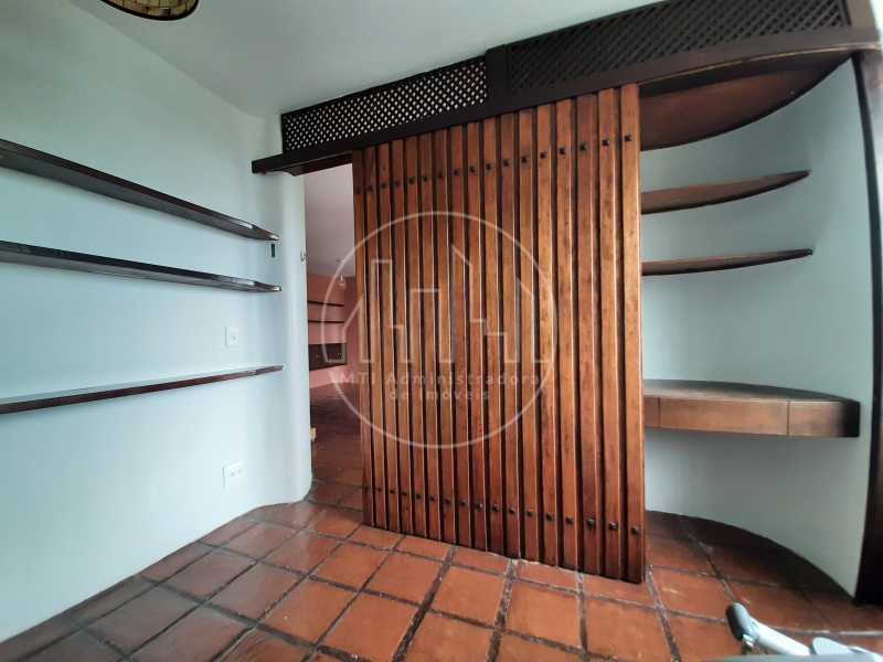 Apartamento à venda com 3 quartos, 150m² - Foto 4