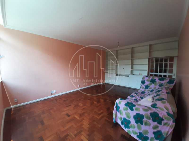 Apartamento à venda com 3 quartos, 125m² - Foto 2