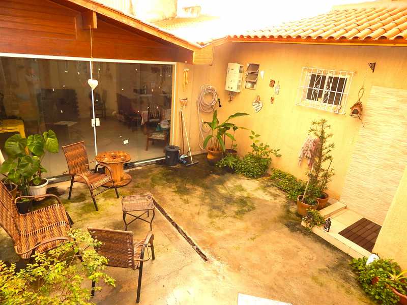 Casa à venda com 3 quartos, 149m² - Foto 1