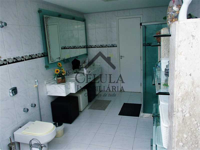 Casa de Condomínio à venda com 4 quartos, 563m² - Foto 13