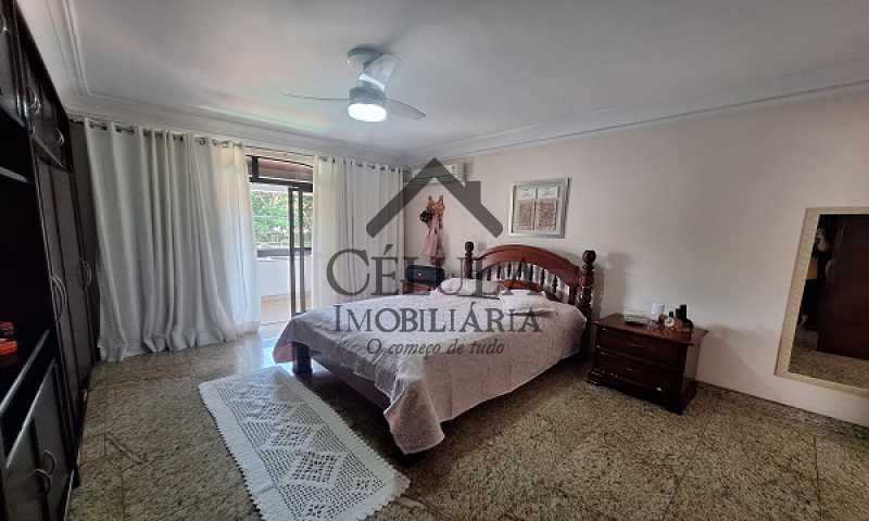 Casa de Condomínio à venda com 4 quartos, 386m² - Foto 9