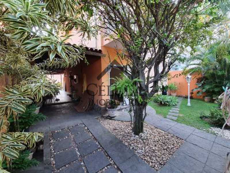 Casa de Condomínio à venda com 3 quartos, 256m² - Foto 4