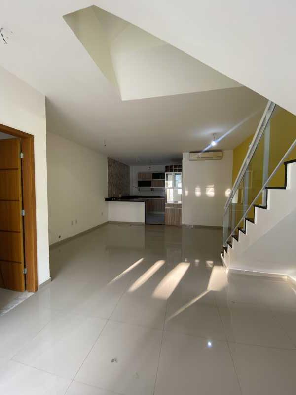 Casa de Condomínio à venda com 3 quartos, 220m² - Foto 2