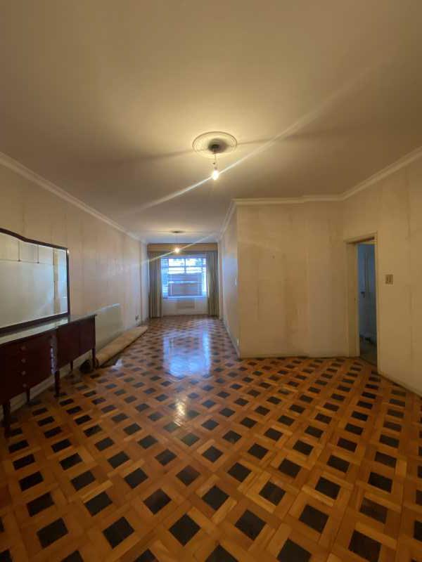 Apartamento à venda com 3 quartos, 153m² - Foto 2