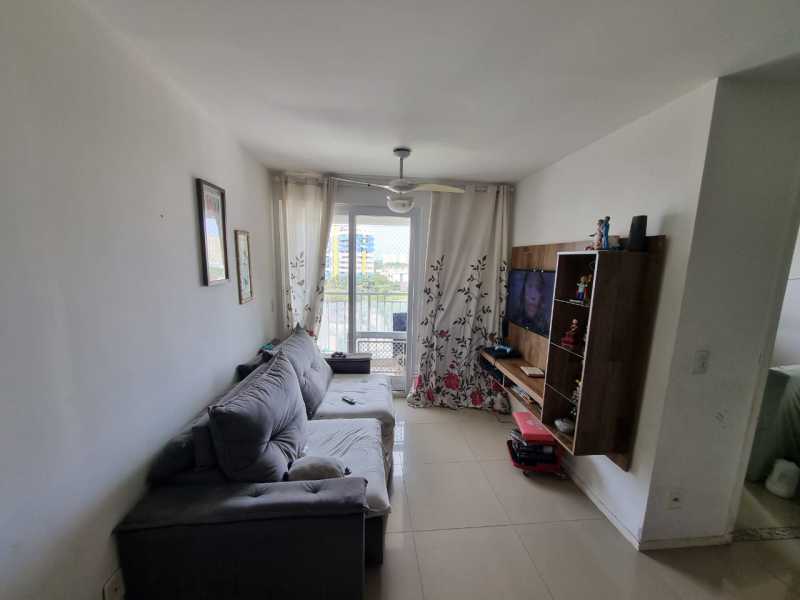 Apartamento à venda com 2 quartos, 68m² - Foto 3