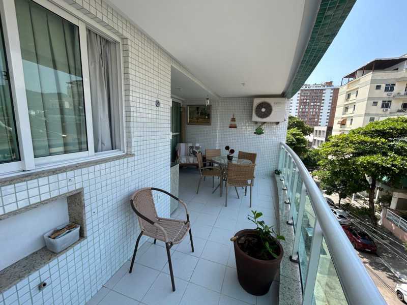 Apartamento à venda com 3 quartos, 117m² - Foto 3