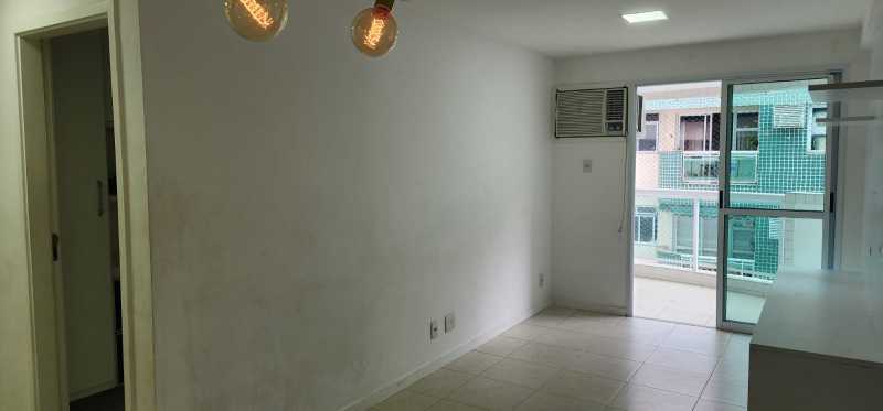 Apartamento à venda com 3 quartos, 74m² - Foto 2