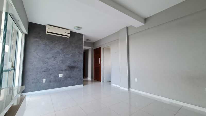 Apartamento à venda com 2 quartos, 72m² - Foto 2