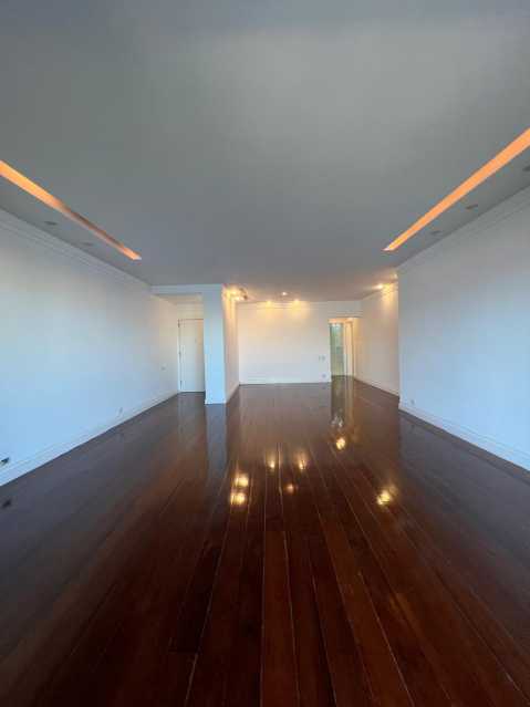 Apartamento à venda com 4 quartos, 200m² - Foto 2
