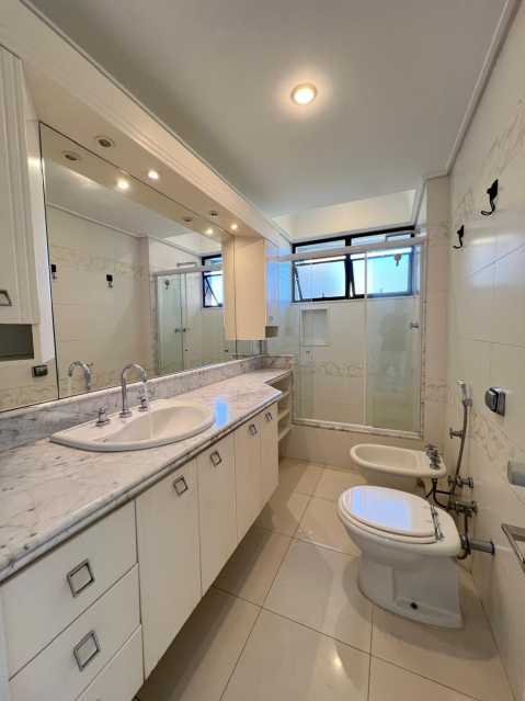 Apartamento à venda com 4 quartos, 200m² - Foto 29