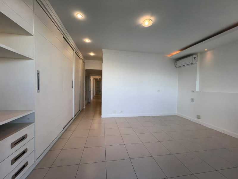 Apartamento à venda com 4 quartos, 200m² - Foto 17