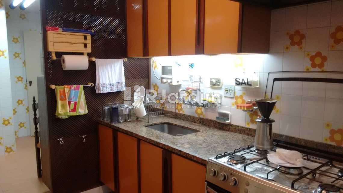 Apartamento à venda com 3 quartos, 160m² - Foto 13