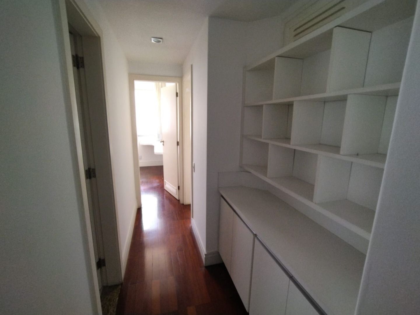 Apartamento à venda e aluguel com 3 quartos, 150m² - Foto 9