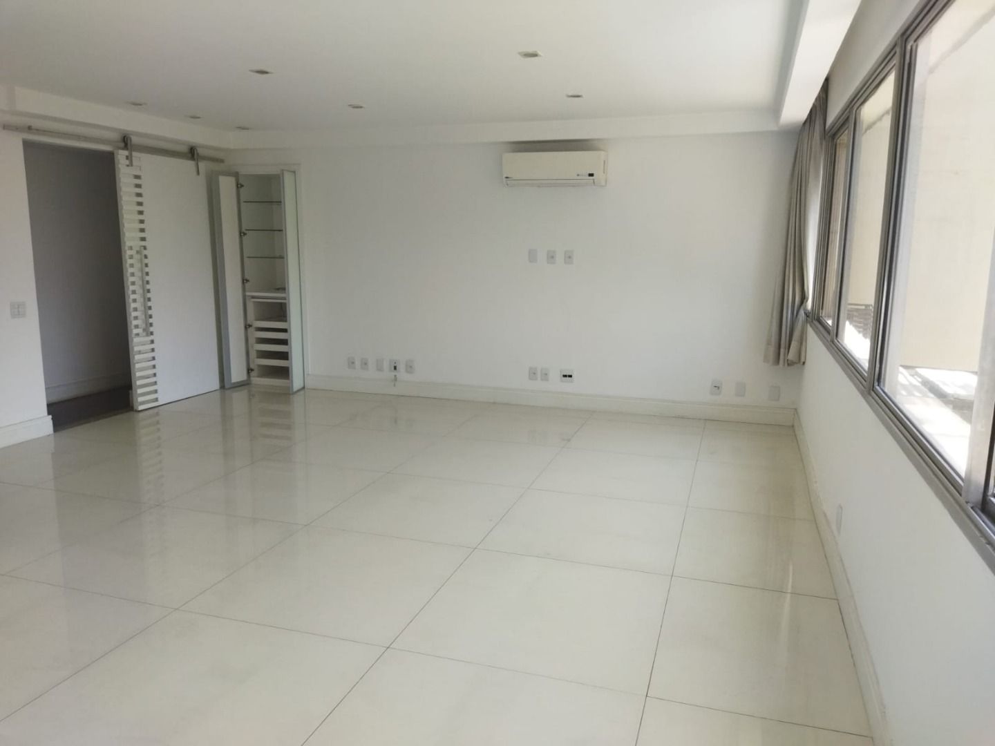 Apartamento à venda e aluguel com 3 quartos, 150m² - Foto 2