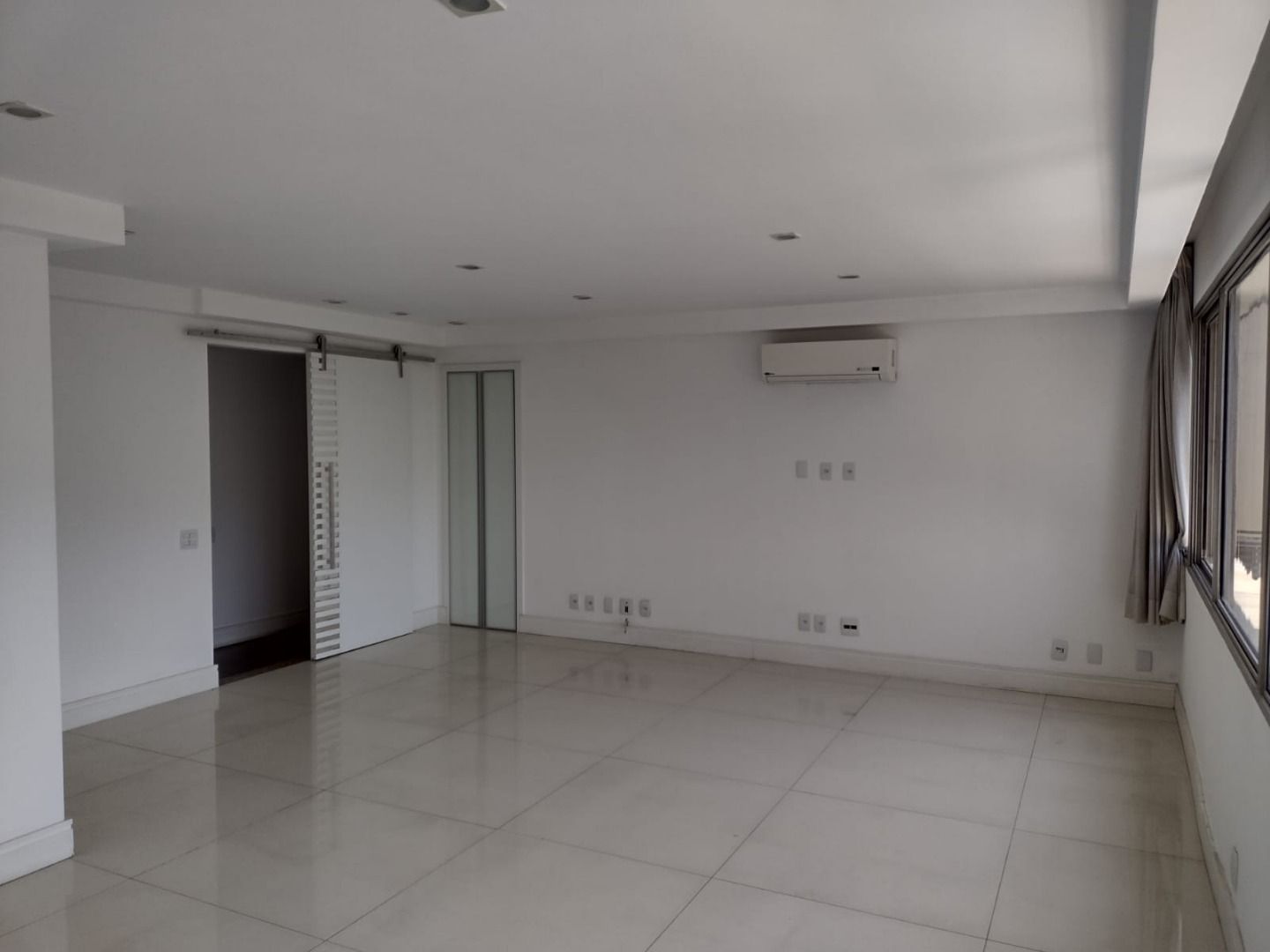Apartamento à venda e aluguel com 3 quartos, 150m² - Foto 3