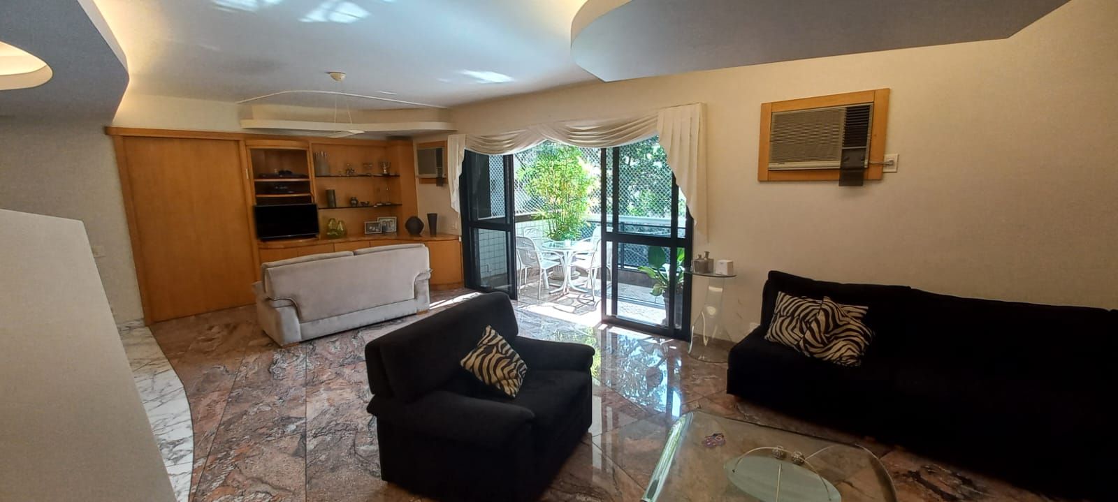 Apartamento à venda com 4 quartos, 222m² - Foto 1
