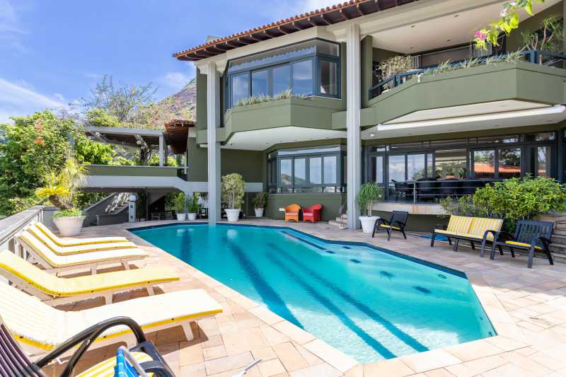 Casa à venda com 8 quartos, 1330m² - Foto 1