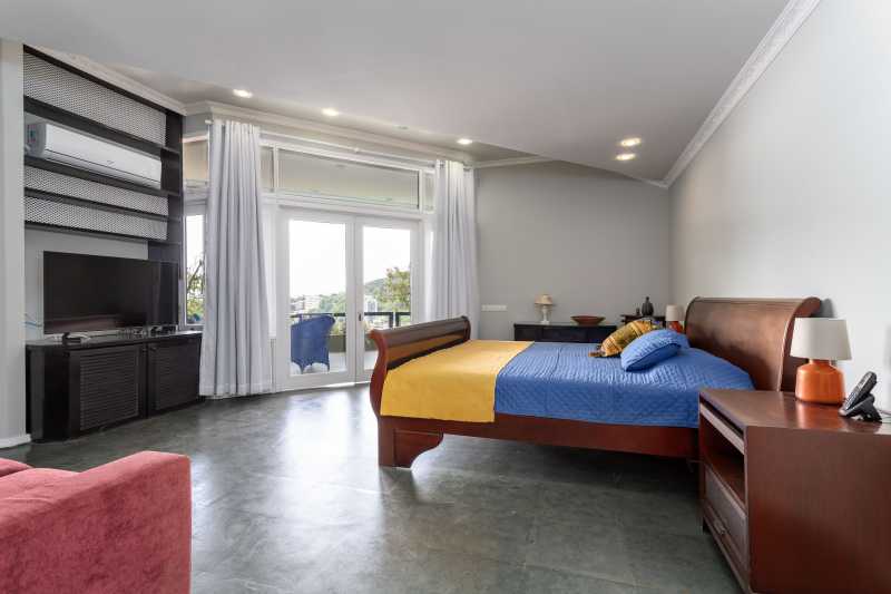 Casa à venda com 8 quartos, 1330m² - Foto 18