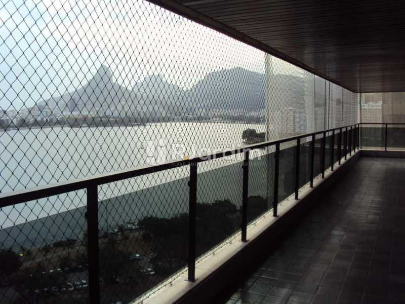 Apartamento para alugar com 4 quartos, 319m² - Foto 1