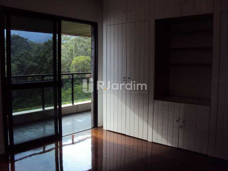 Apartamento para alugar com 4 quartos, 319m² - Foto 13