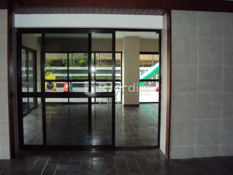 Apartamento para alugar com 4 quartos, 319m² - Foto 14