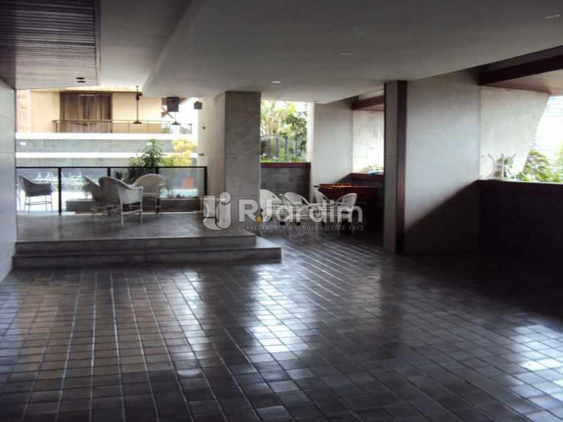 Apartamento para alugar com 4 quartos, 319m² - Foto 15