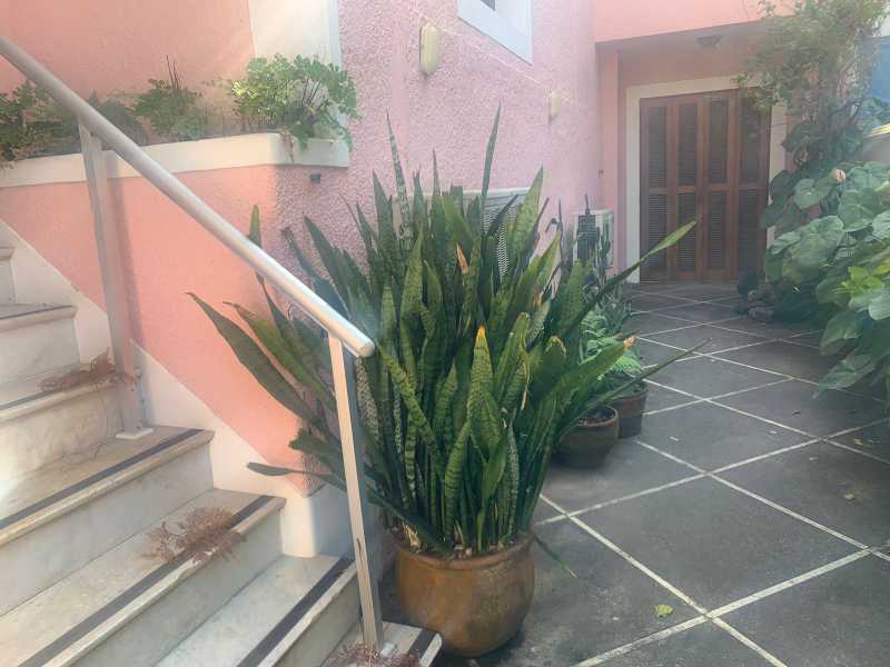 Casa à venda com 5 quartos, 255m² - Foto 2