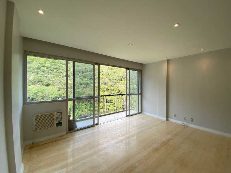Apartamento à venda com 3 quartos, 121m² - Foto 3