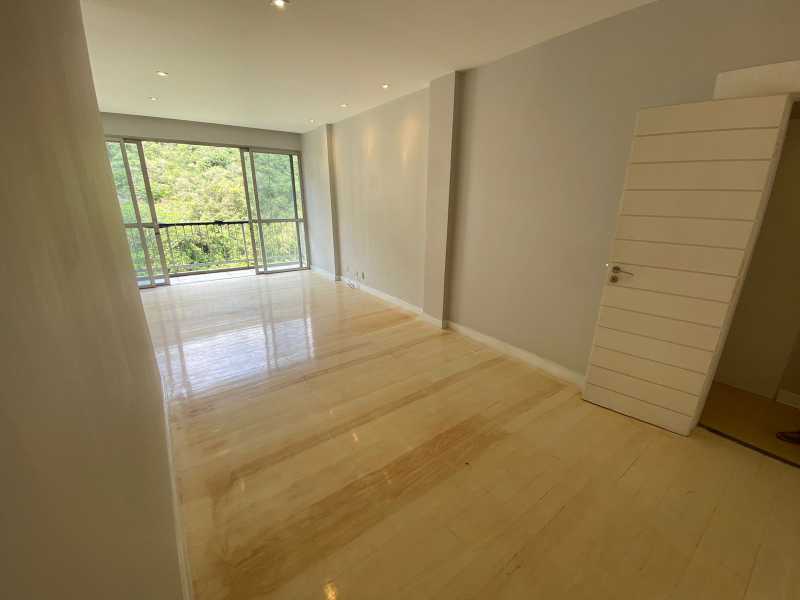 Apartamento à venda com 3 quartos, 121m² - Foto 2