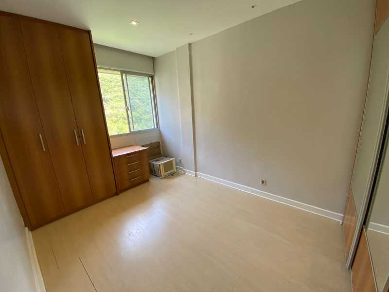 Apartamento à venda com 3 quartos, 121m² - Foto 4