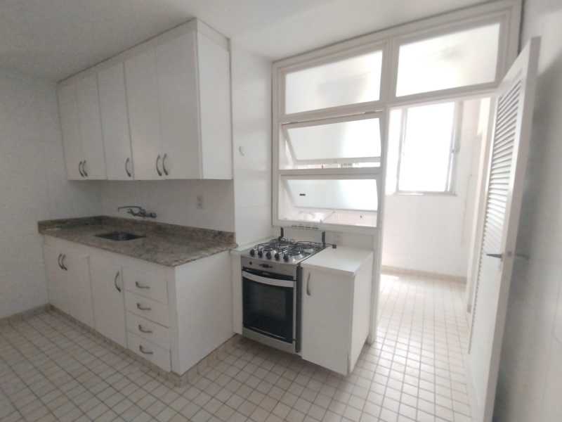 Apartamento à venda com 3 quartos, 121m² - Foto 21