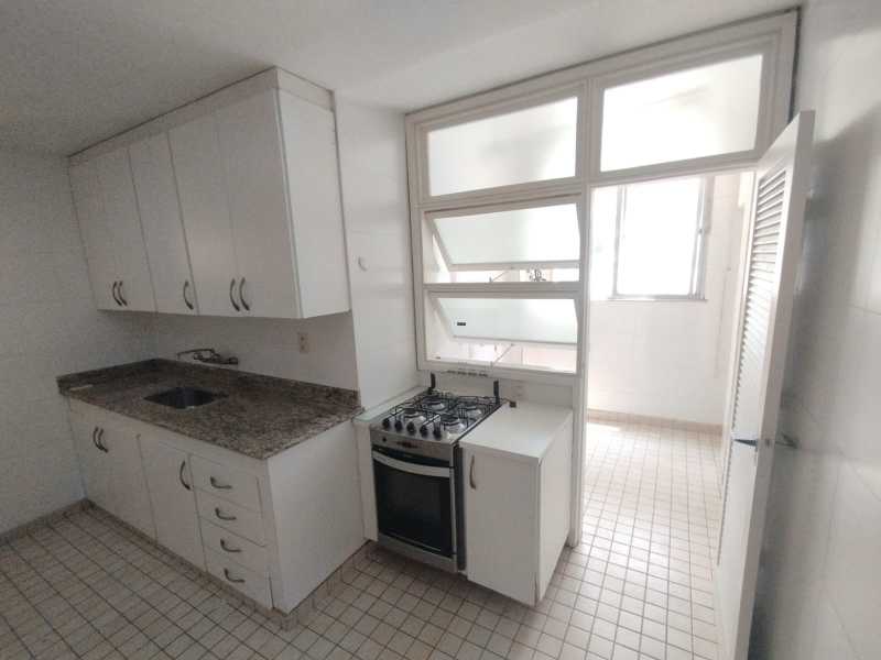 Apartamento à venda com 3 quartos, 121m² - Foto 22