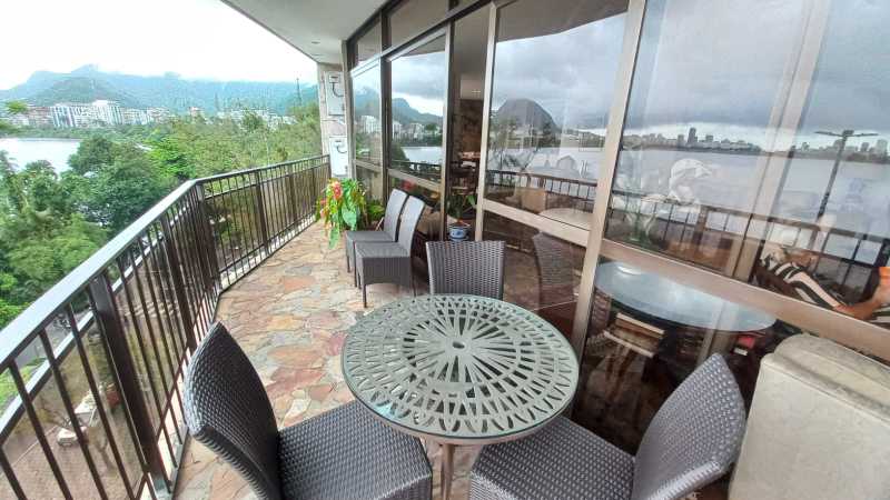 Apartamento à venda com 4 quartos, 285m² - Foto 2