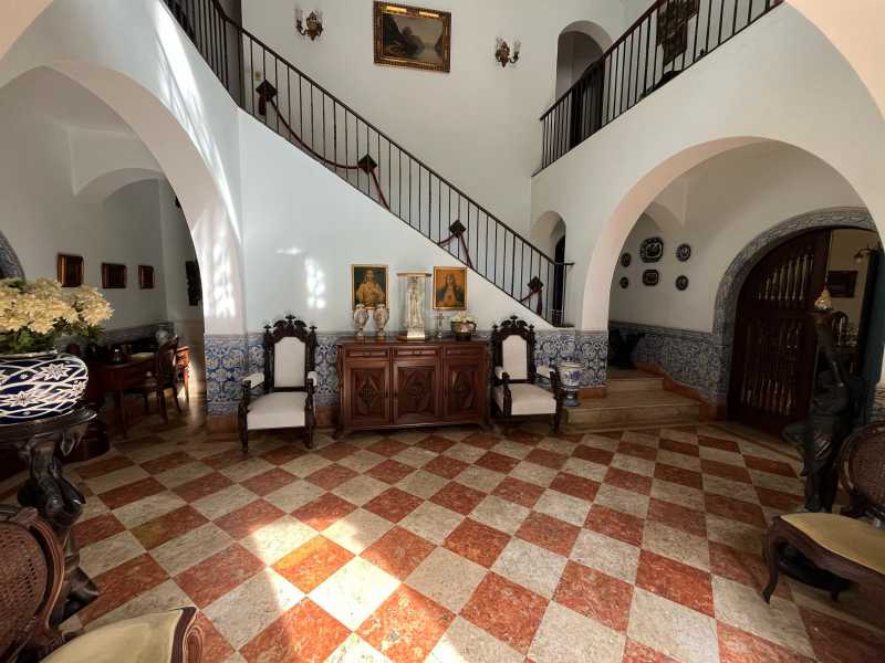 Casa Comercial à venda com 6 quartos, 950m² - Foto 2