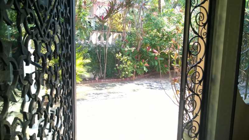 Casa Comercial à venda com 6 quartos, 950m² - Foto 11