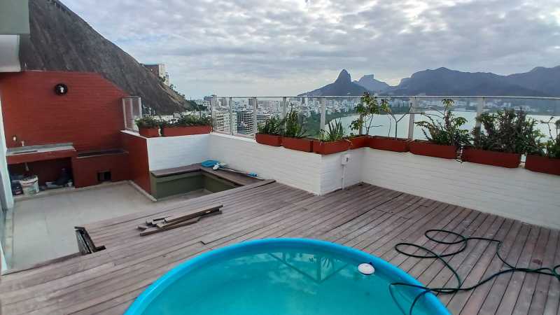 Cobertura à venda com 3 quartos, 200m² - Foto 2