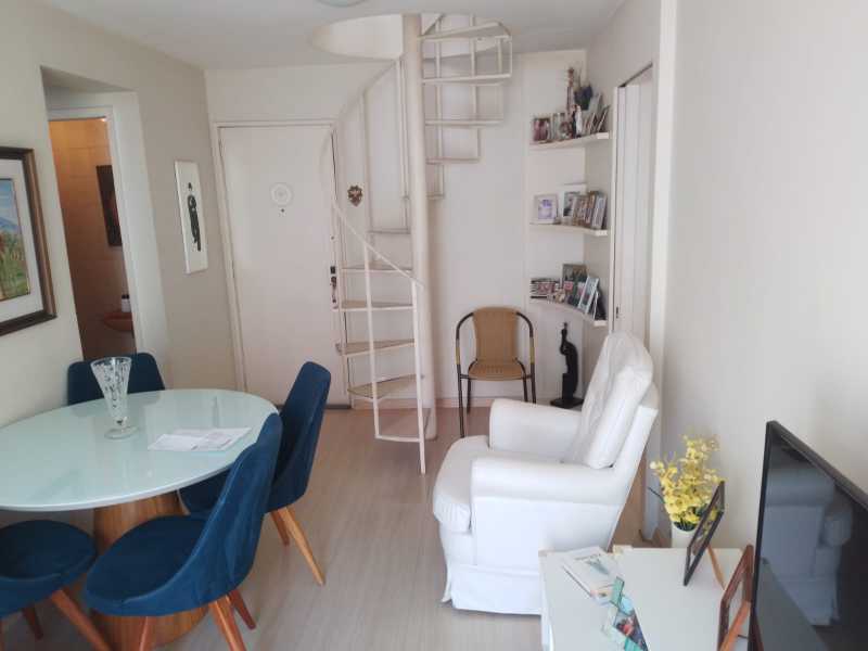 Cobertura à venda com 2 quartos, 119m² - Foto 2