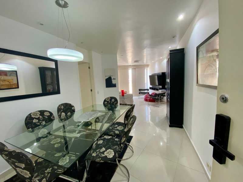 Apartamento à venda com 3 quartos, 90m² - Foto 1